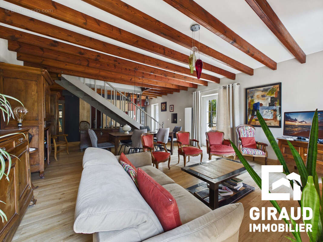 Maison 145 m² à Vouille-Les-Marais  - photo 4