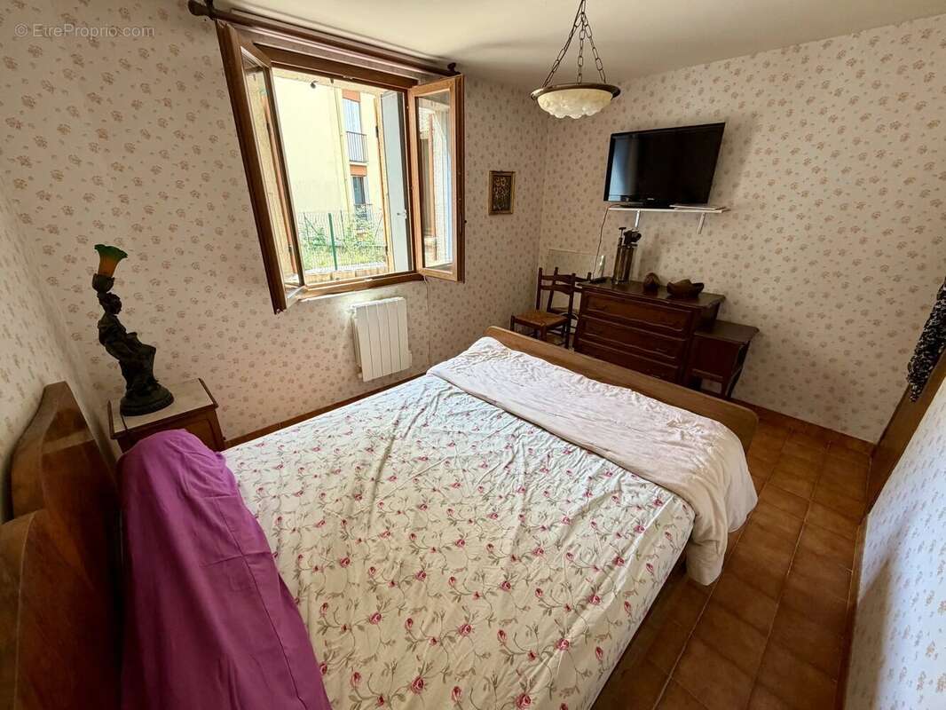 Appartement à PUGET-THENIERS