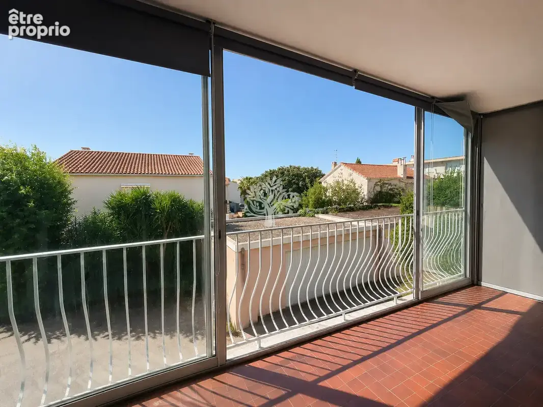 T2 de 42 m2 avec loggia fermée   Sanary-sur-Mer, Quartier de la Buge - photo 2