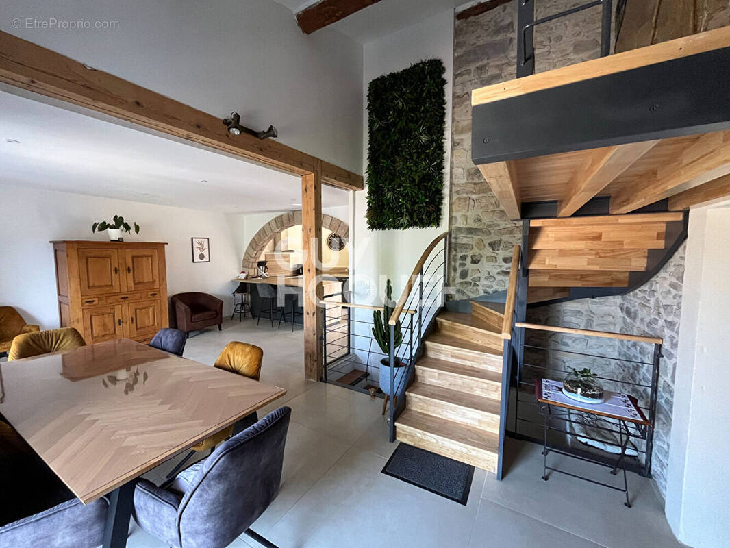 Maison à CLARENSAC