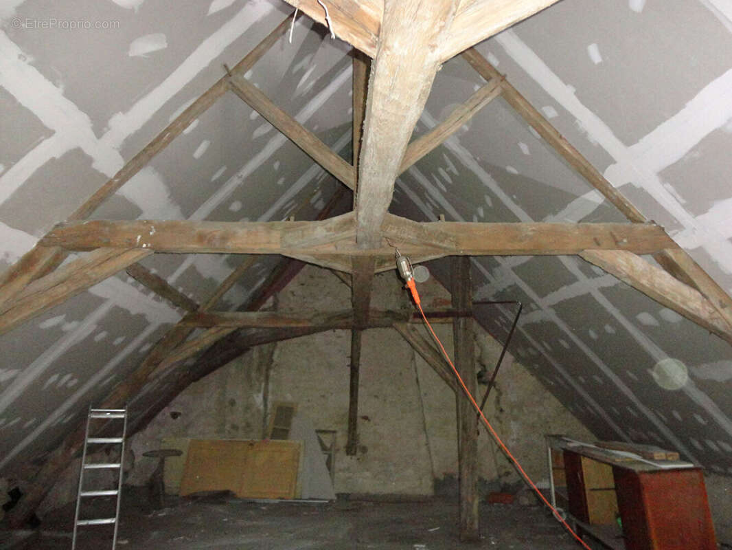 Maison à CHATEL-MONTAGNE