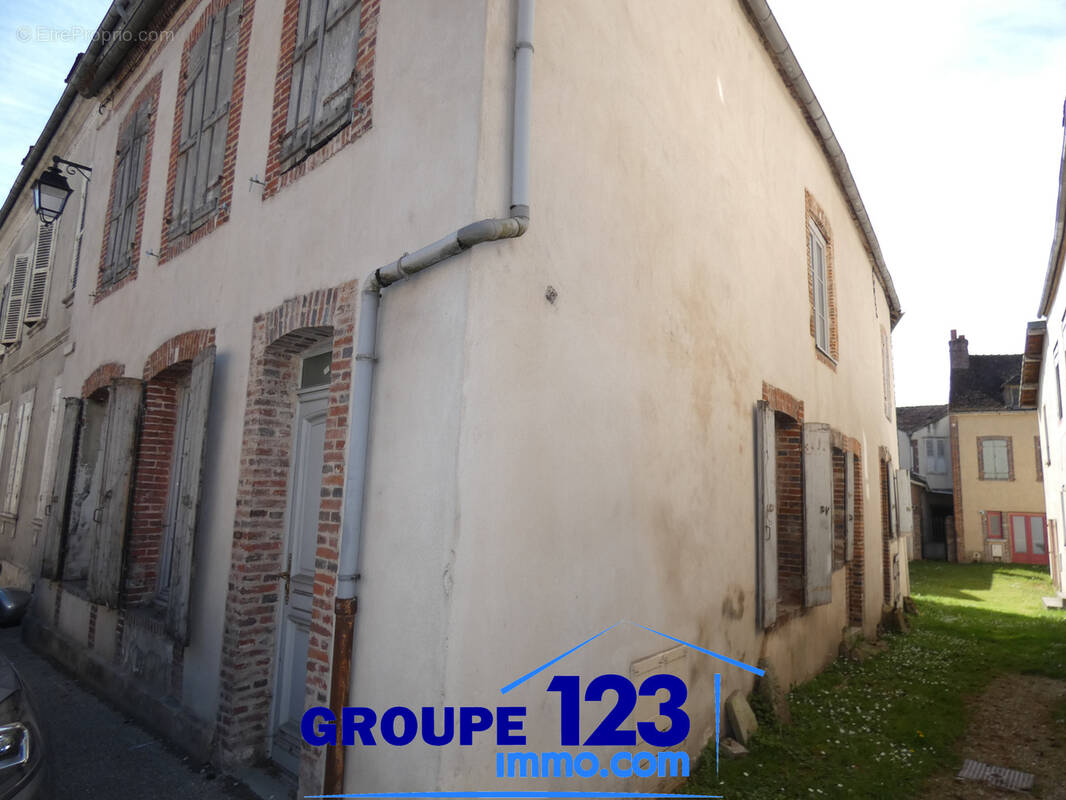 Maison à BRIENON-SUR-ARMANCON