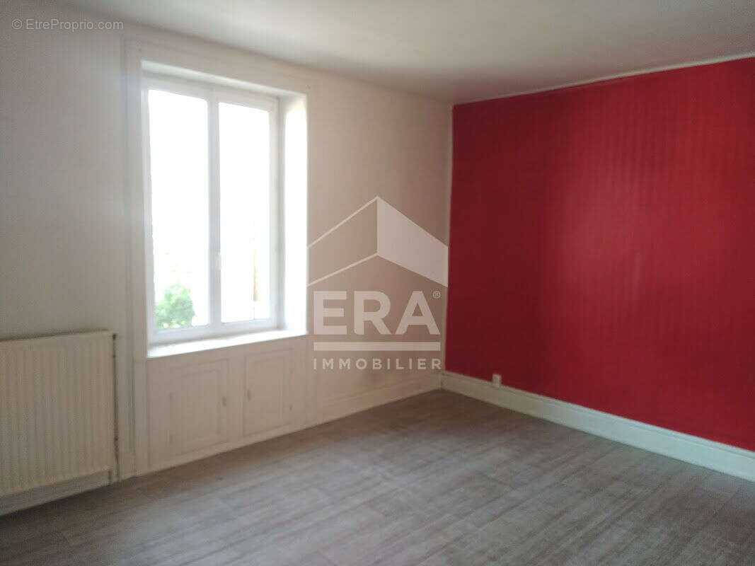Appartement à GRANGES-SUR-VOLOGNE