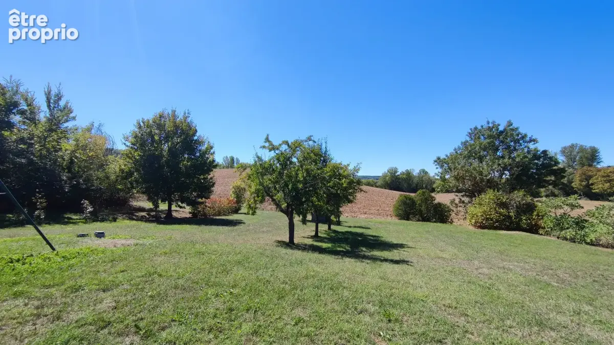 Propriété quercynoise en pierre avec gîte   2 maisons, dépendances et 4 246 m2 de terrain - photo 24