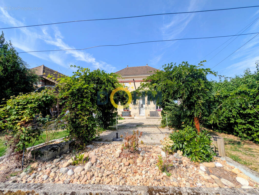 Maison à LA BATIE-MONTGASCON