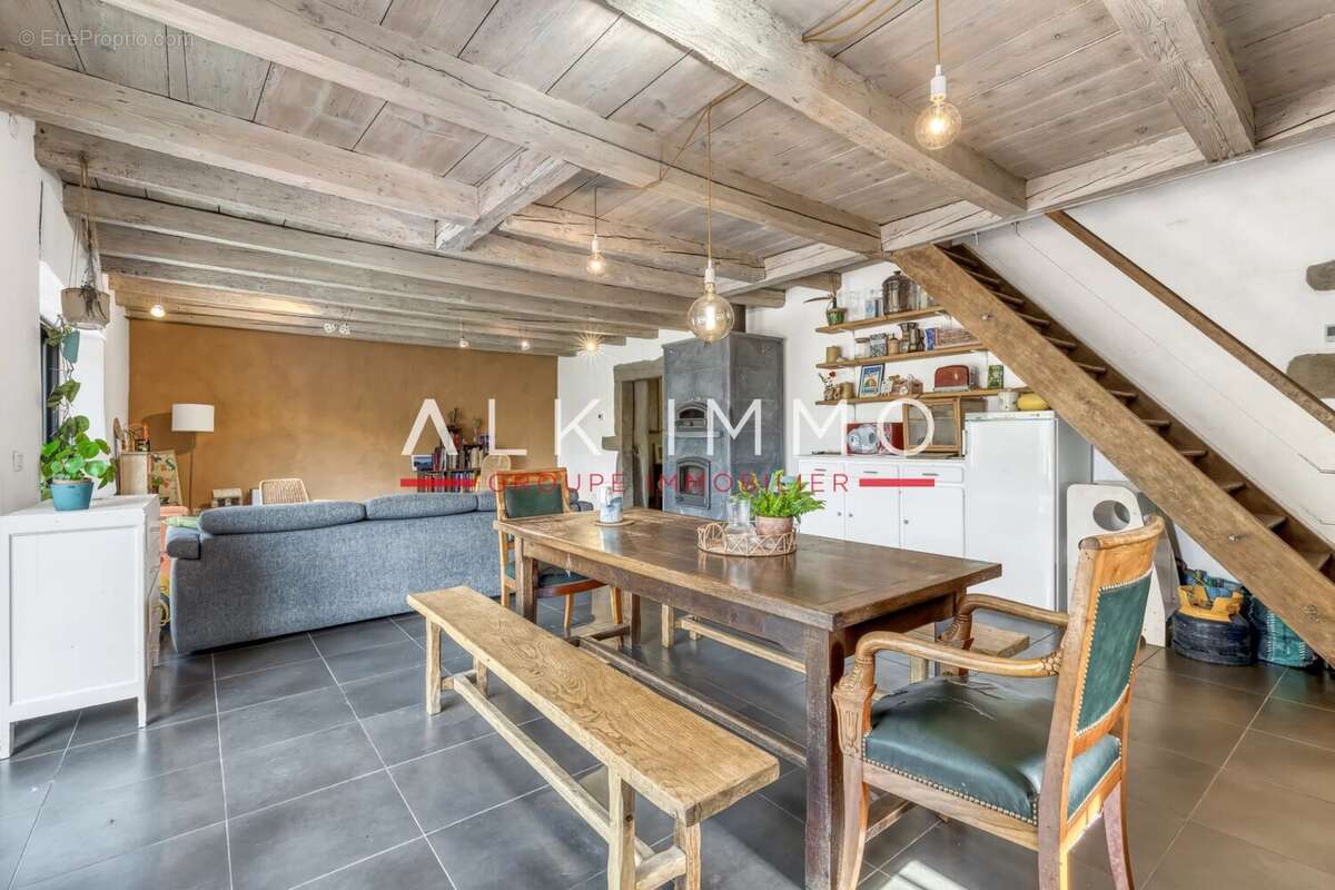 Maison à EVIRES