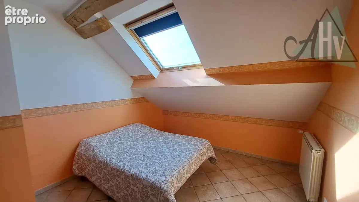COURLON (89) - Belle maison de charme de 245 m2 avec 4 chambres, grande grange et dépendances. - photo 17