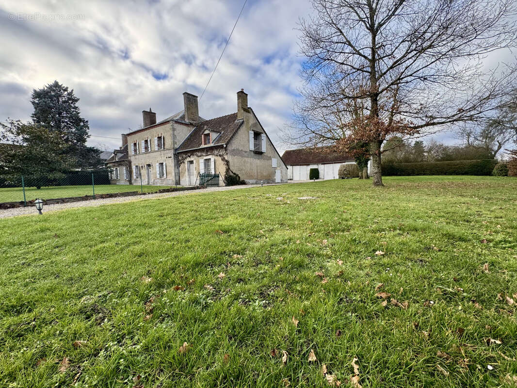 Maison à VIEILLES-MAISONS-SUR-JOUDRY