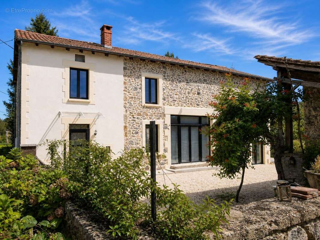 Maison à BUSSEROLLES
