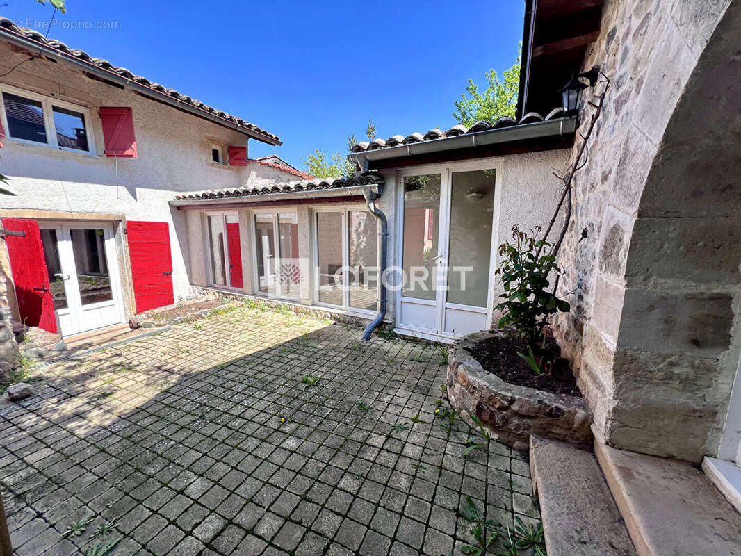 Maison à LA CHAPELLE-DE-GUINCHAY