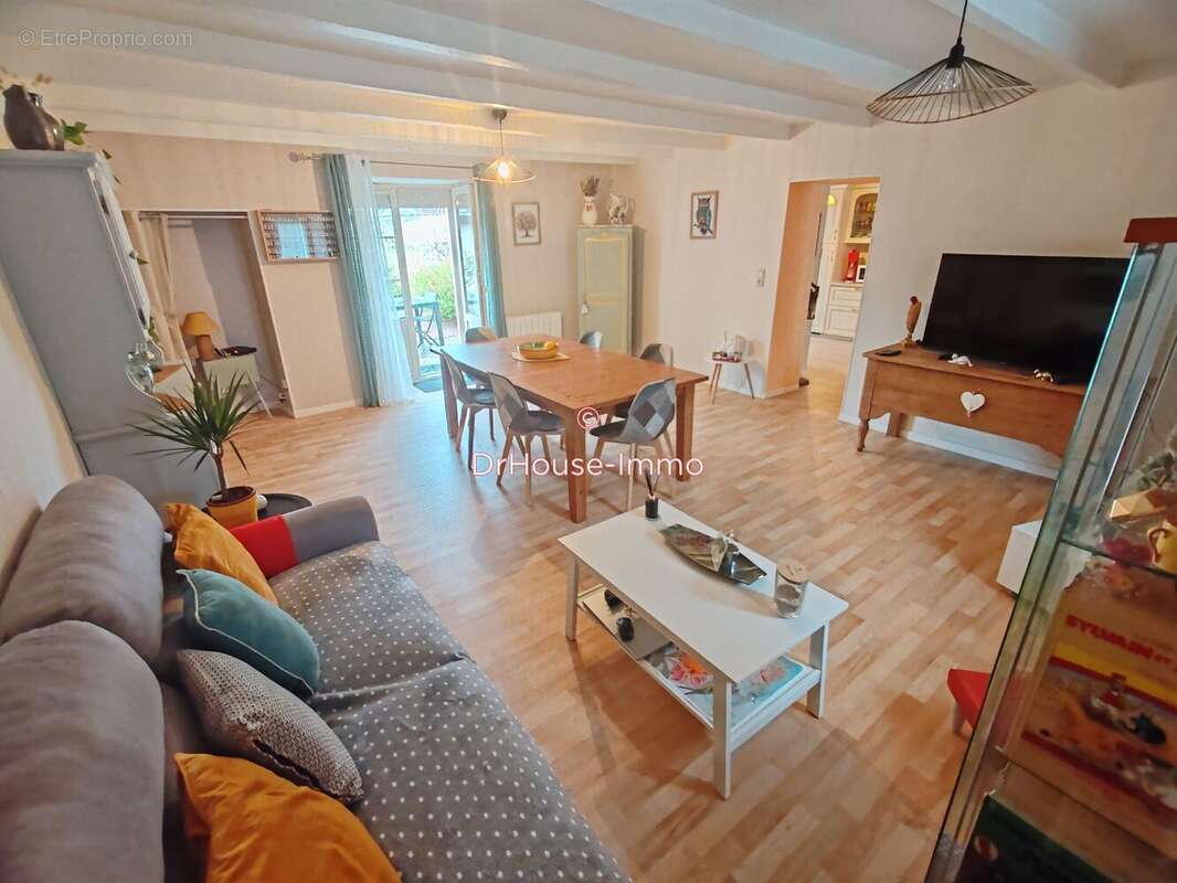 Maison 115 m² à Dange-Saint-Romain  - photo 5