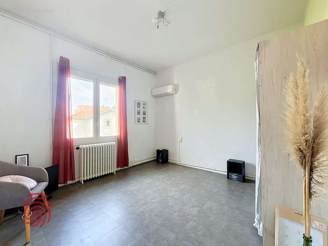 Béziers, proche du centre-ville  T3 lumineux de 70 m² avec climatisation et cave - photo 5