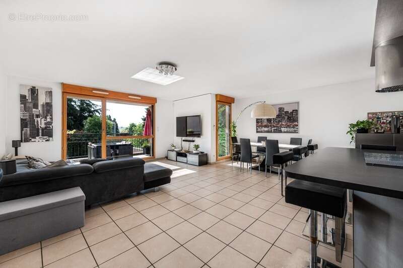 Appartement à COLLONGES-AU-MONT-D'OR