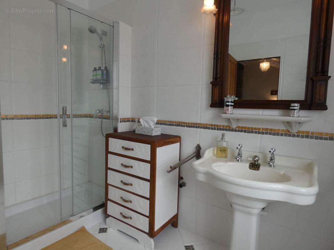 En Basse Normandie : Manoir de 331m2 de 8 pièces sur plus de 6 hectares ! Belle rénovation ! - photo 15