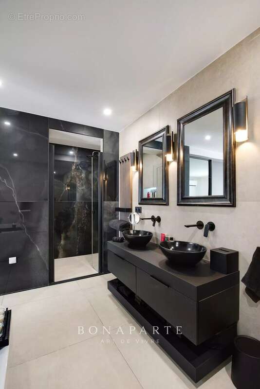 Appartement d’exception T3 125m² rénové avec vaste terrasse en plein cœur de Saint-Raphaël - photo 8