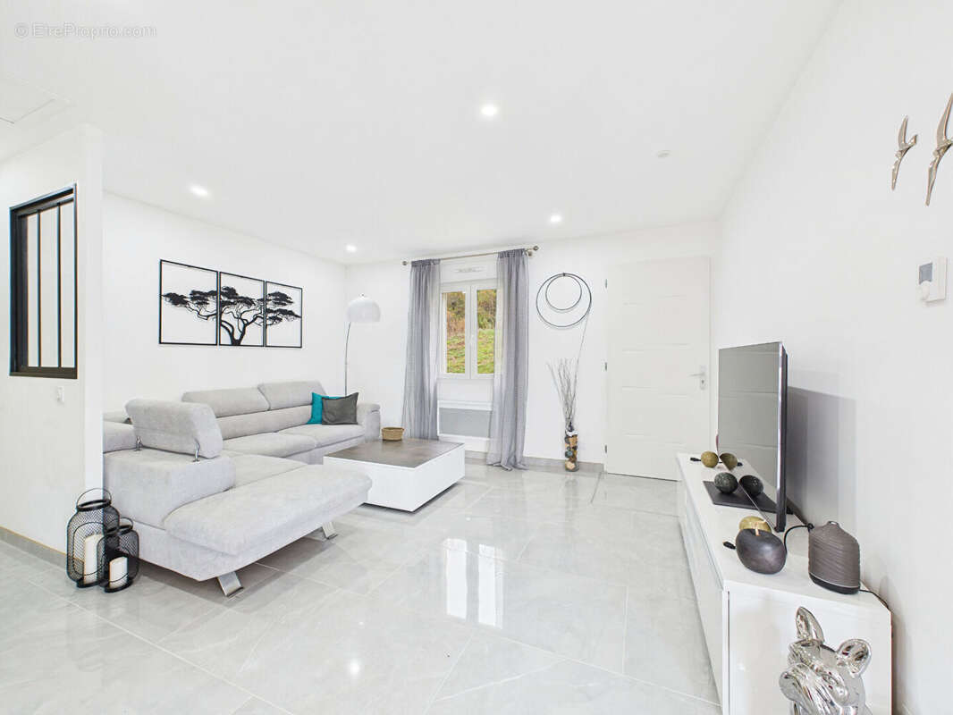 Maison à LE CRESTET