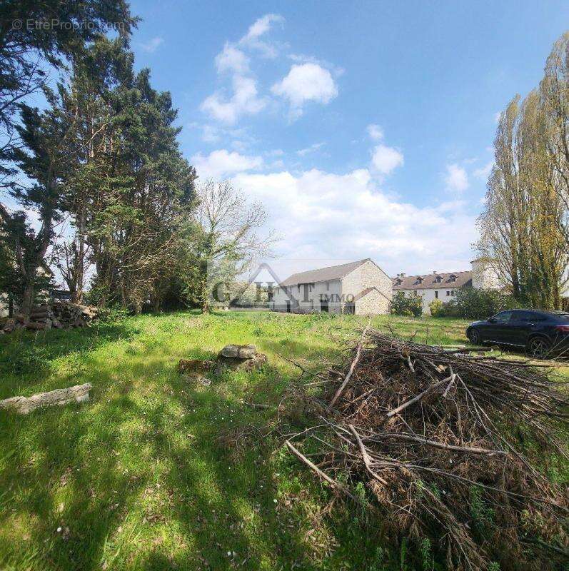 Ensemble Commercial à Vendre - 6128 m² sur Axe Passant, Idéal Hôtel-Re - photo 2