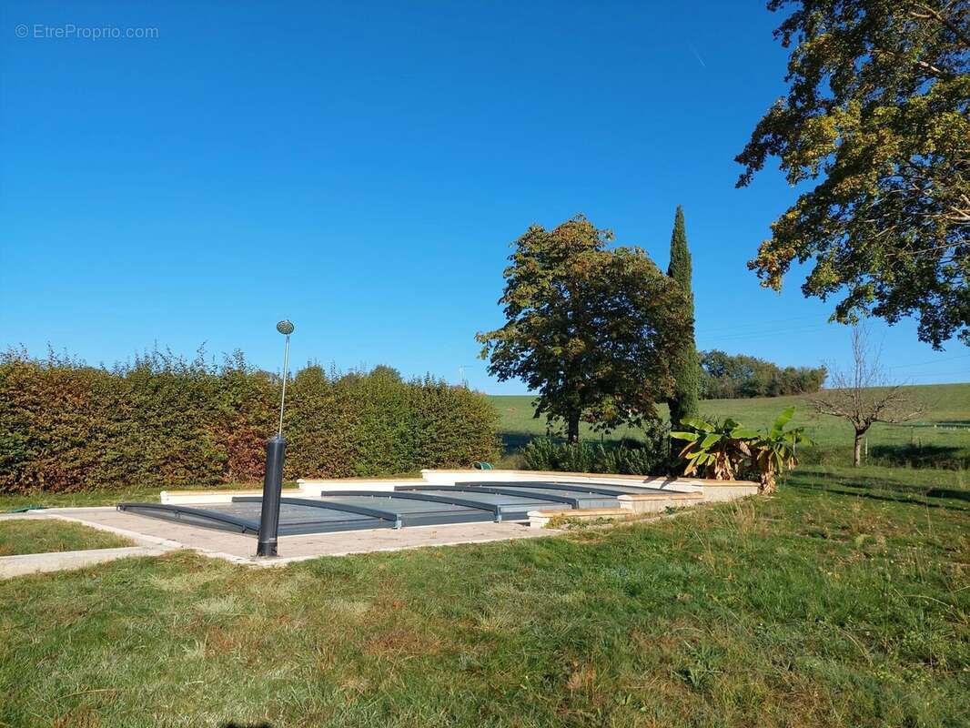 Maison à MONTBRUN-BOCAGE