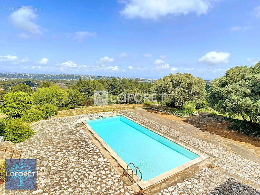 Maison à ROQUEFORT-LES-PINS