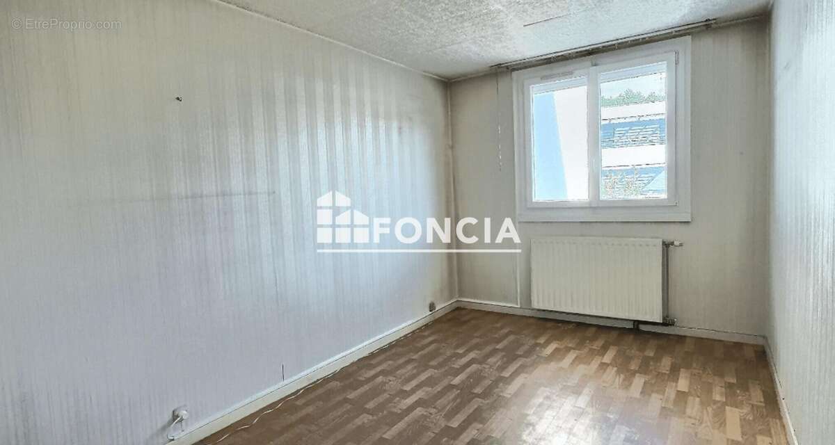 Appartement à LE CHAMBON-FEUGEROLLES