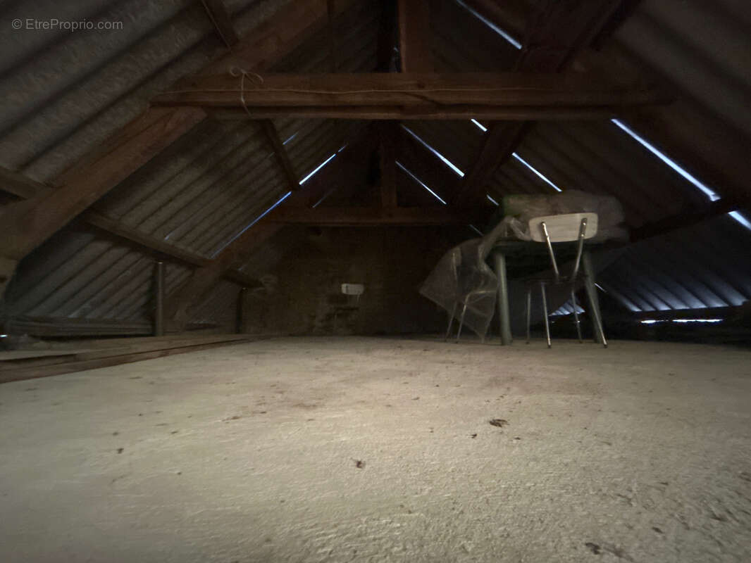 QUISTINIC   Maison avec dépendances sur un terrain de 2 327 m2 - photo 13