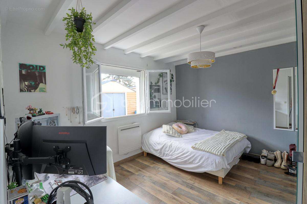 Maison de plain-pied total - 130 m² - 6 pièces - Milly-sur-Thérain (60112) - photo 9