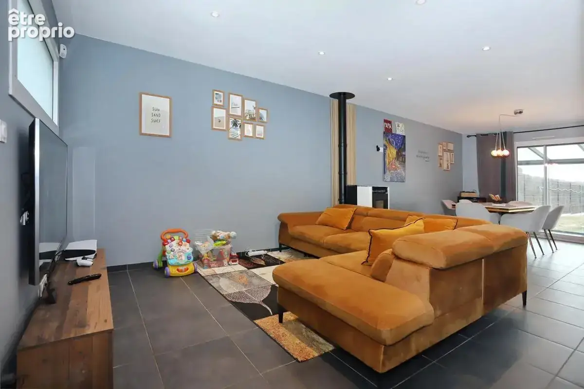 Maison de 5 pièces de 112 m² situé à Cintré - photo 2