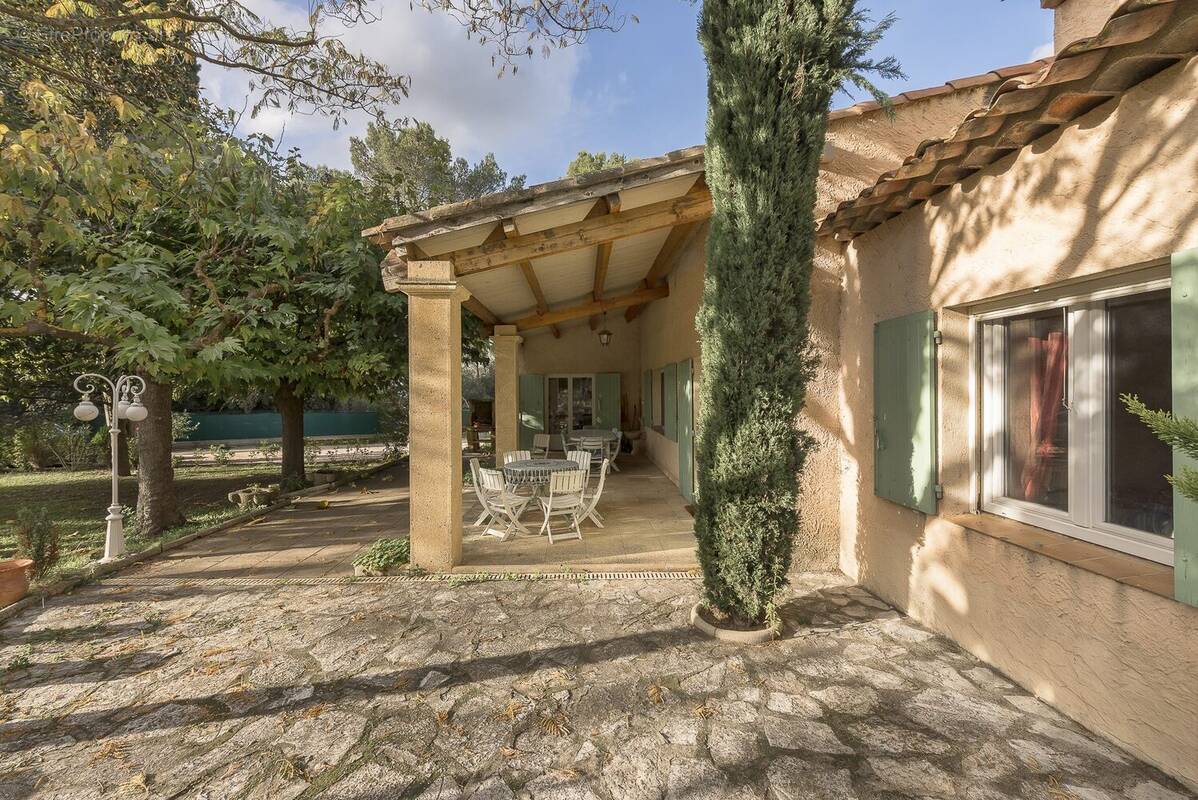 Maison 200 m² à Aix-En-Provence  - photo 2