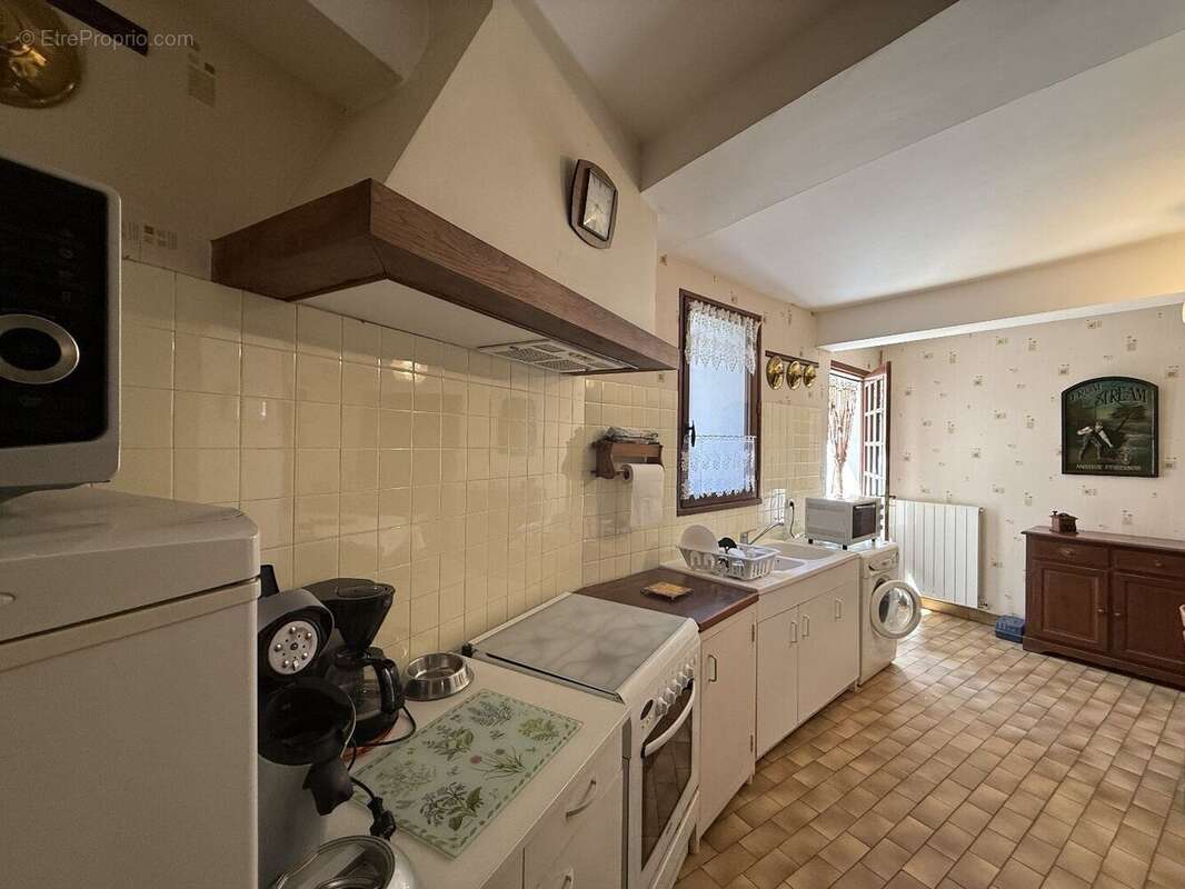 Grande maison de ville avec cours + possibilité de 2 logements ! - photo 4