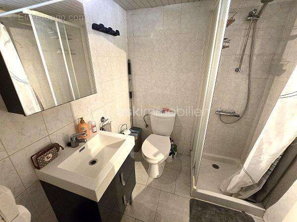 Maison de 120 m2 avec 4 chambres, 2 salles d'eau, une piscine sur un terrain de 828 m2 !!! - photo 19