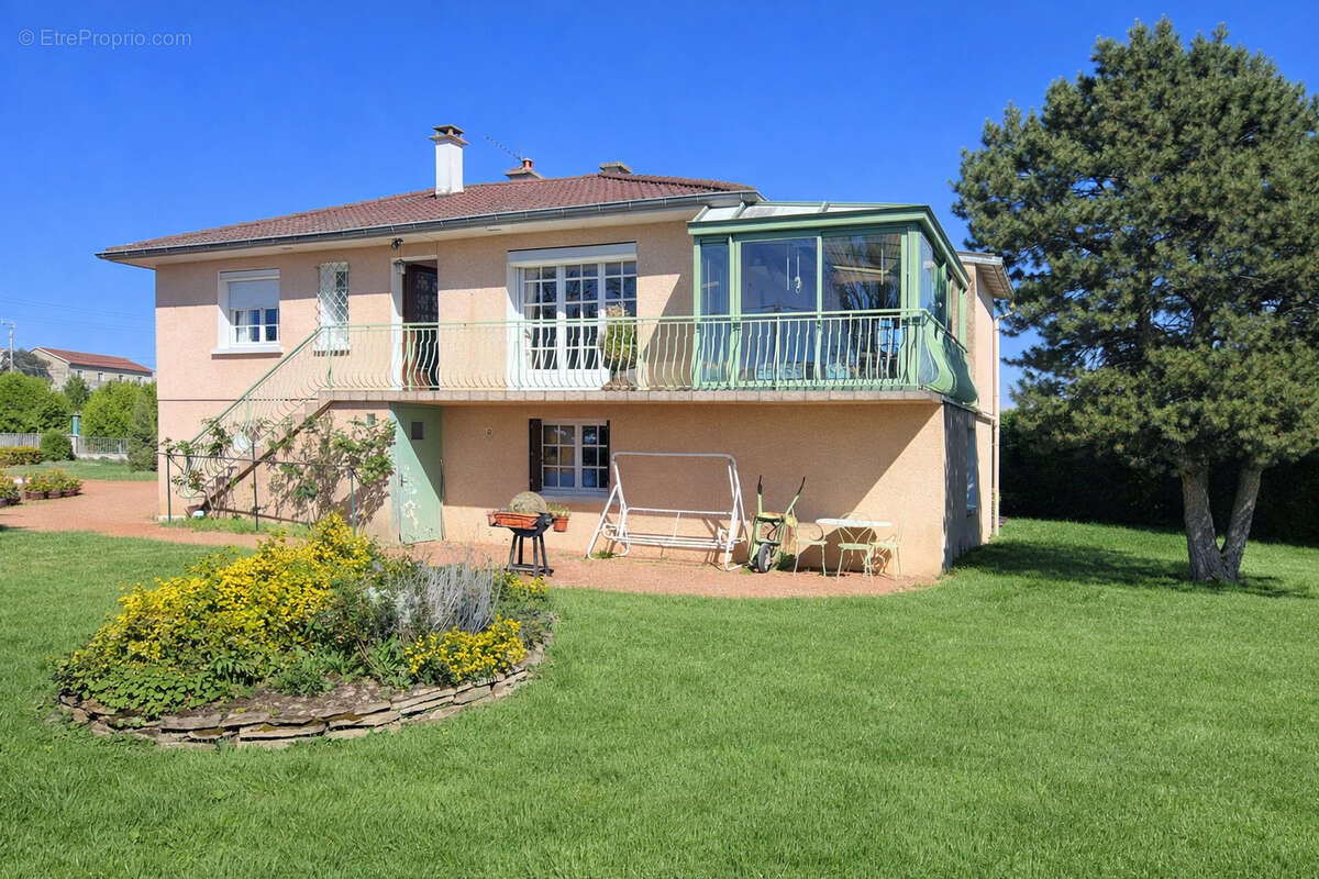 Maison à COMMELLE-VERNAY