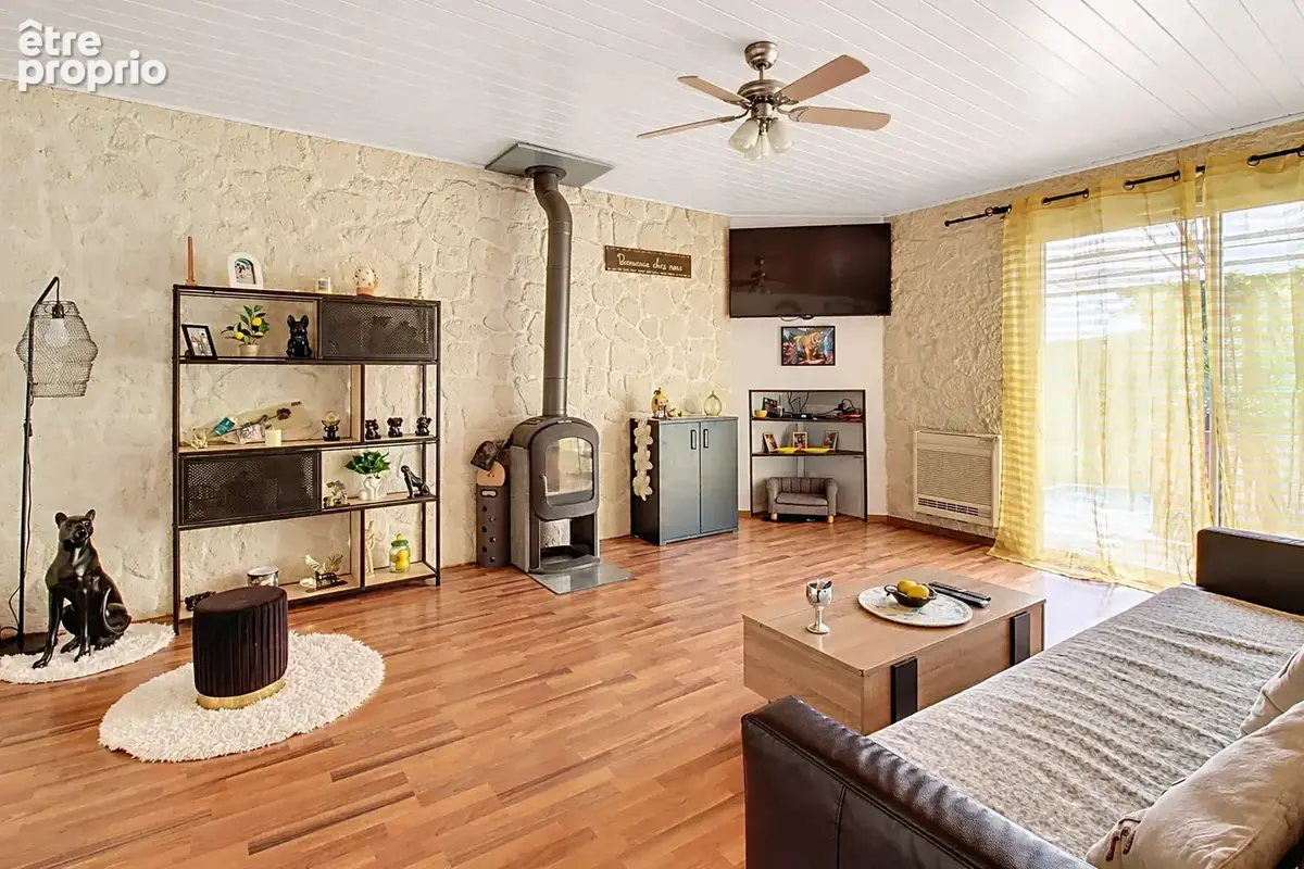À VENDRE EN EXCLUSIVITÉ - CALLAS Maison 4 chambres avec piscine et grand terrain de 3205 m² - photo 4