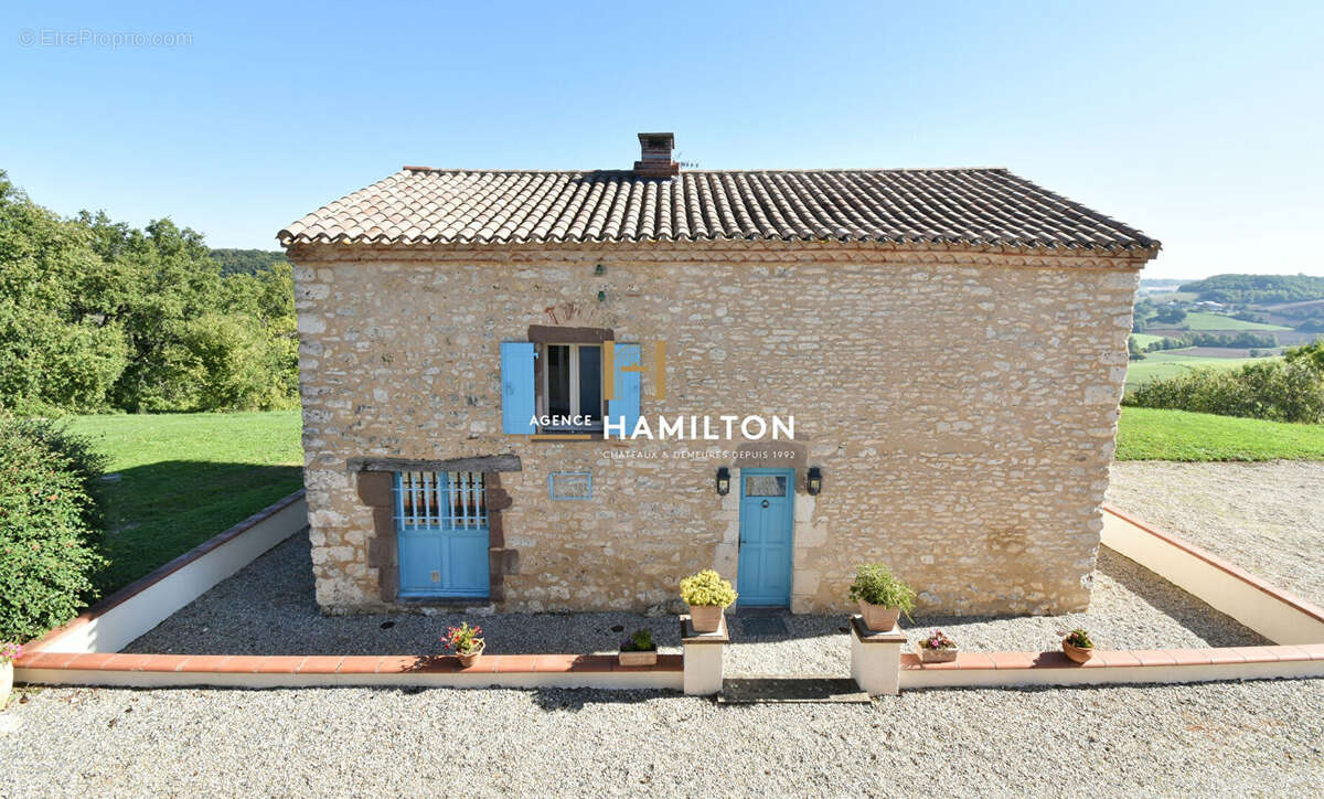Ensemble de deux maisons independantes avec vue degagee sur 1.5 ha de terrain avec piscine - photo 5