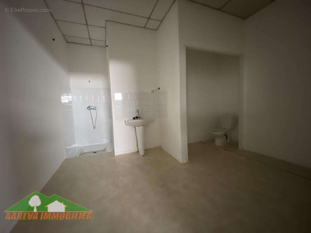Local commercial - photo 6