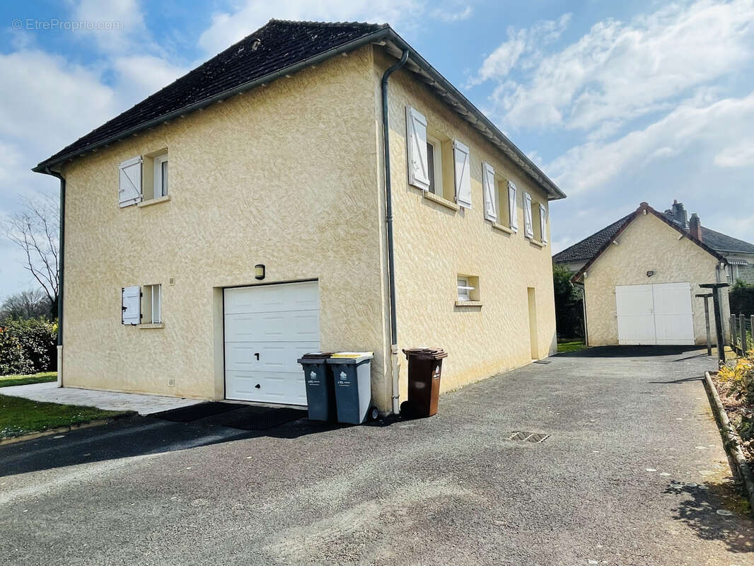 Maison à SAINT-PANTALEON-DE-LARCHE