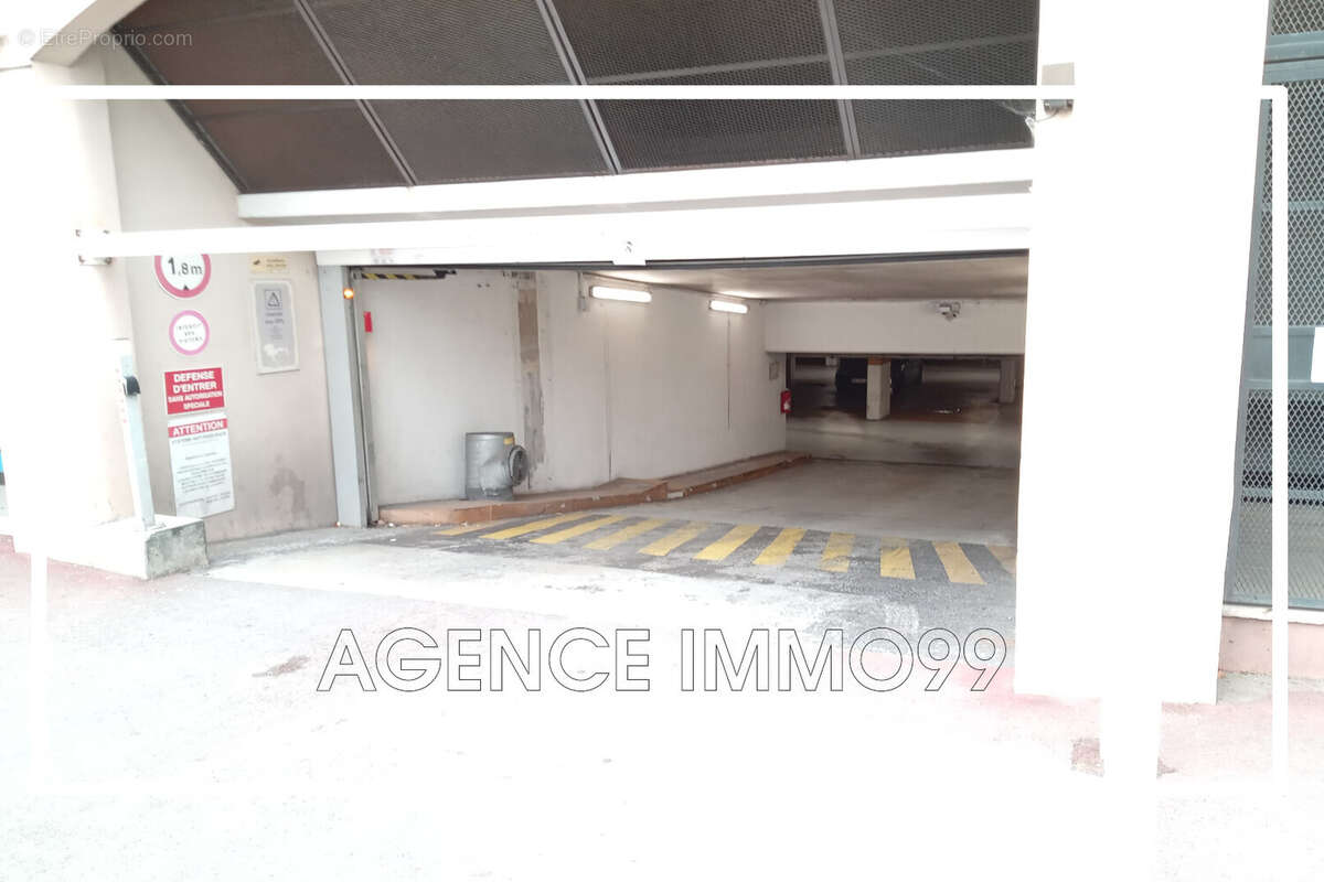 Parking à CANNES