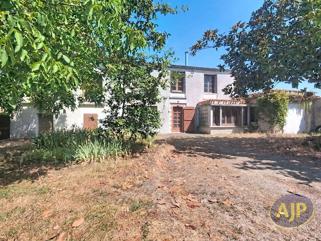 Maison à VIEILLEVIGNE