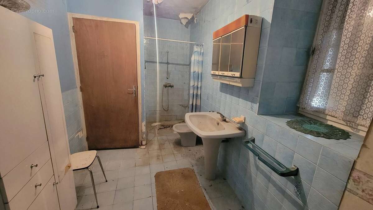 Maison de village à rénover avec dépendances - photo 7