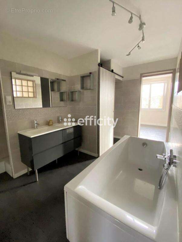 Appartement à VERNEUIL-SUR-SEINE