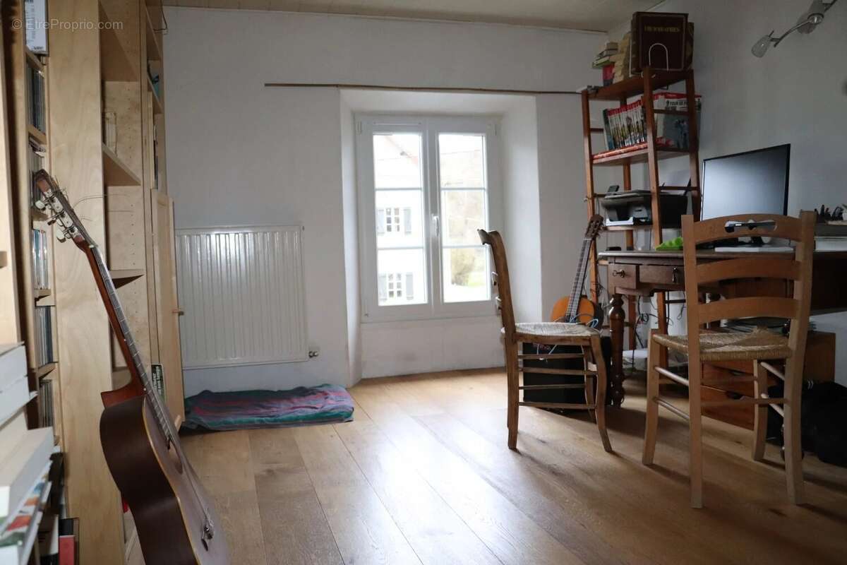 Maison à VILLENEUVE-SUR-BELLOT