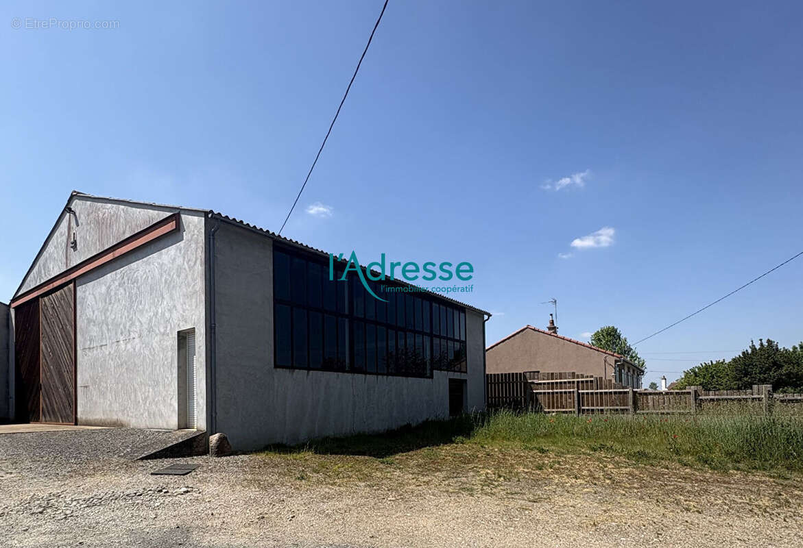 Maison à MONTREVAULT