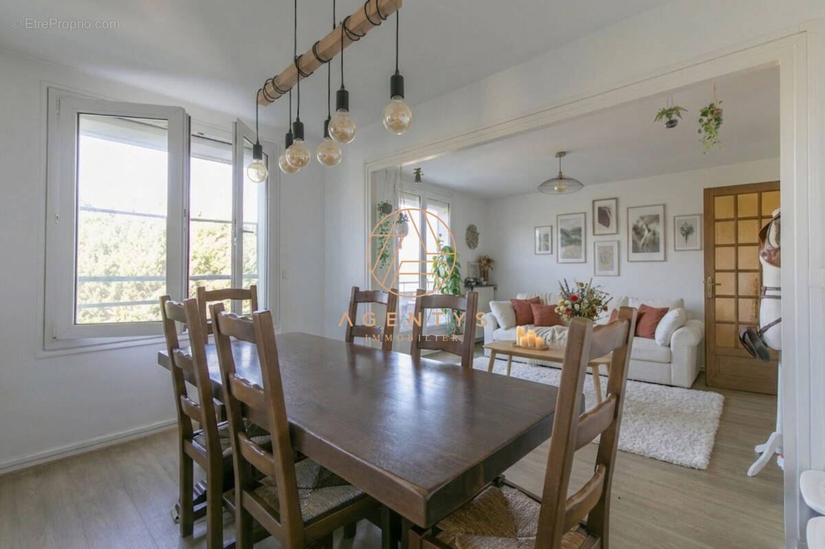 Appartement à SAINT-MAUR-DES-FOSSES