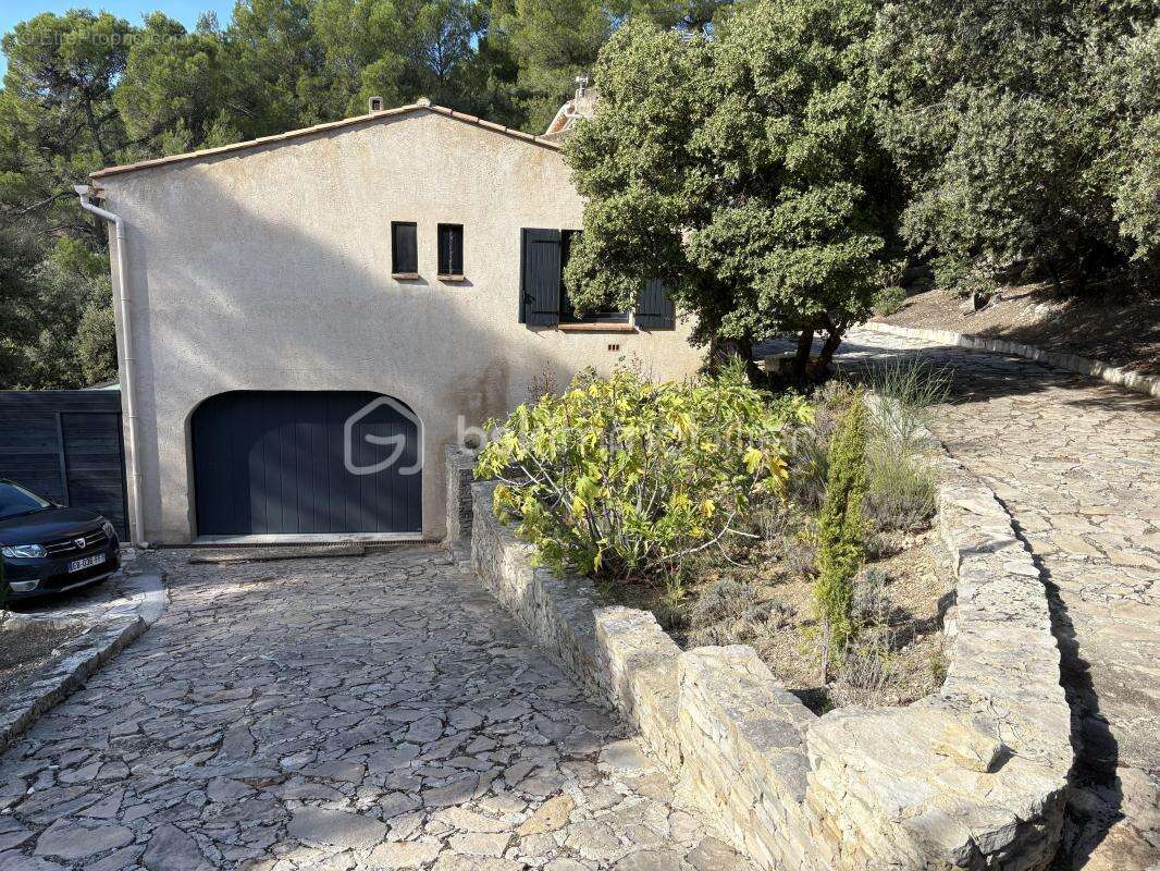 Maison avec 4 chambres sur 1650 m² de terrain - photo 2
