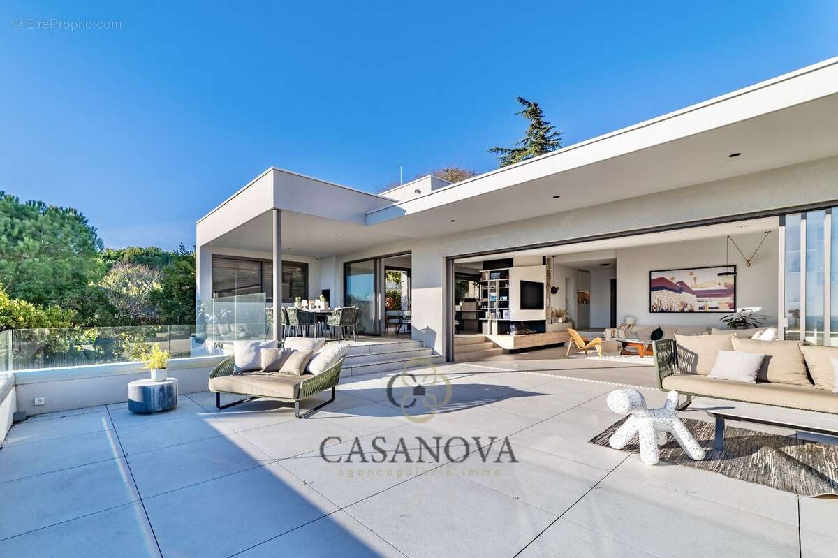 Villa contemporaine vue mer avec piscine et appartement indépendant à Sète Mont Saint-Clair - photo 4