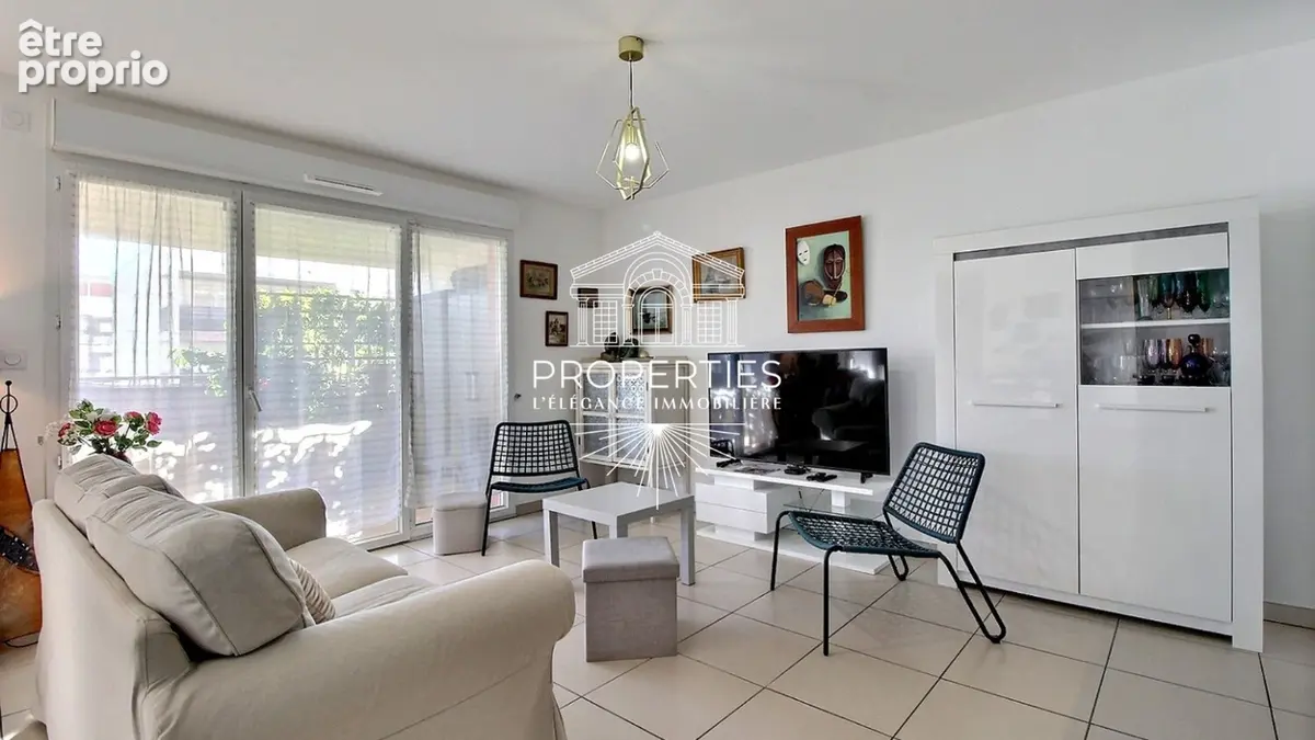 Le lavandou - t4 de 2016 - 79 m² - ascenseur - terrasse 20m² -  piscine - parking - photo 4