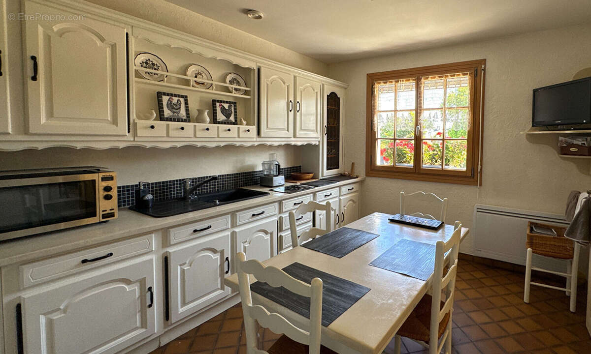 Maison familiale de 247 m² à vendre à Roz-sur-Couesnon - 7 chambres - Terrain de 2 000 m² - Proche bourg et commerces - photo 6