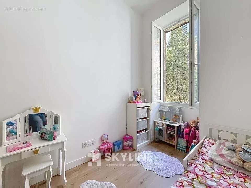Appartement à MARSEILLE-1E
