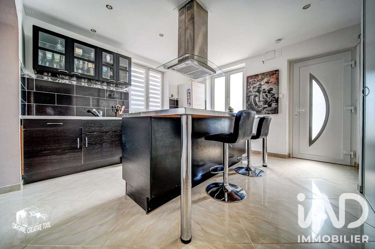 Maison 141 m² à Viviers  - photo 2