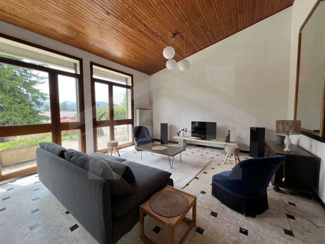 Maison à MEYLAN