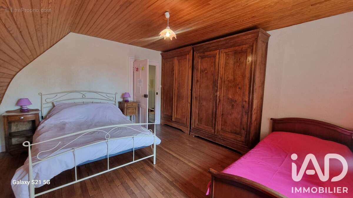 Maison 200 m² à Tauves  - photo 8